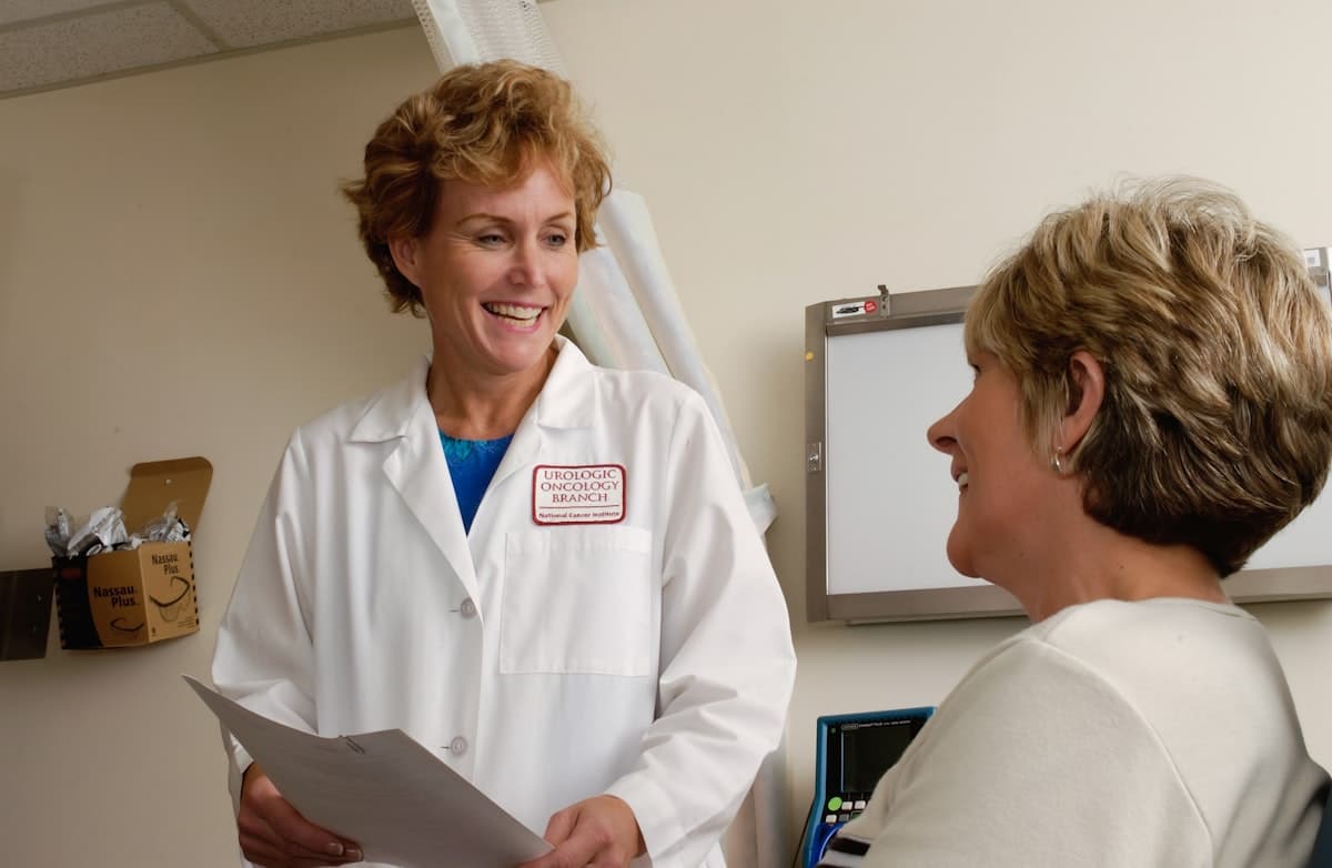 AZ Spine Centers doctor consultation with patient in Phoenix office